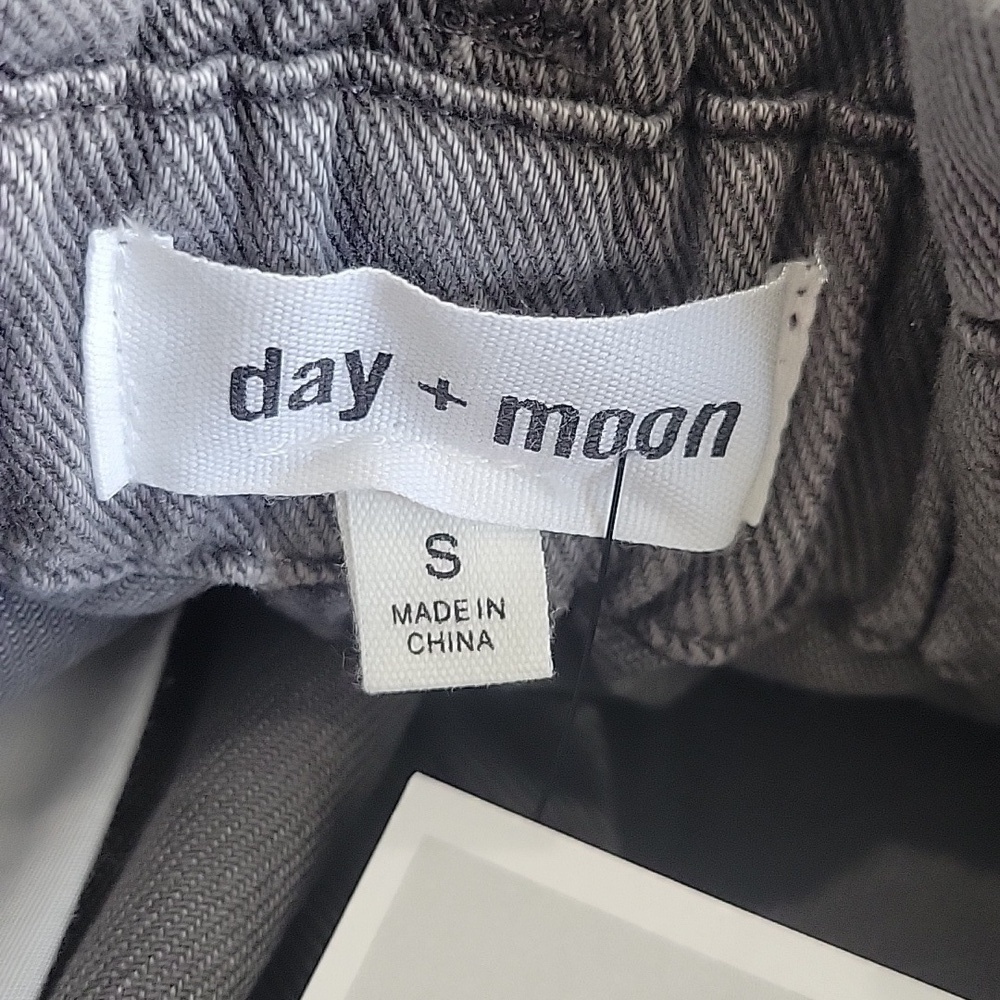 DAY + MOON Women's Gray High-Waisted Shorts NWT Size Small - Picture 5 of 7